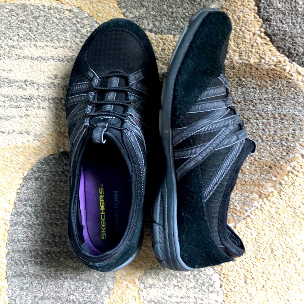 Sketchers relaxed fit sneakers